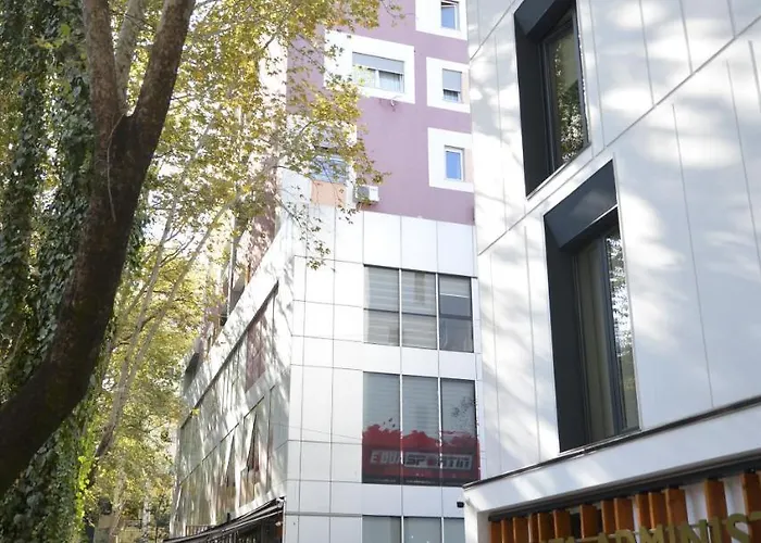 アパート Haris No.2 ティラナ